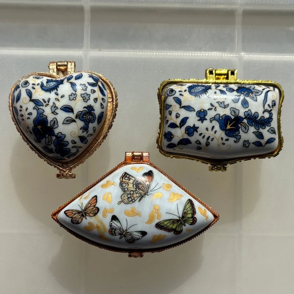 🔴New Set Of 3 Porcelain Tricket Boxes, Blue & White & Multicolored Butterflies - Picture 5 of 7